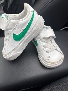 Nike White and Green Kids Low-Top Sneakers